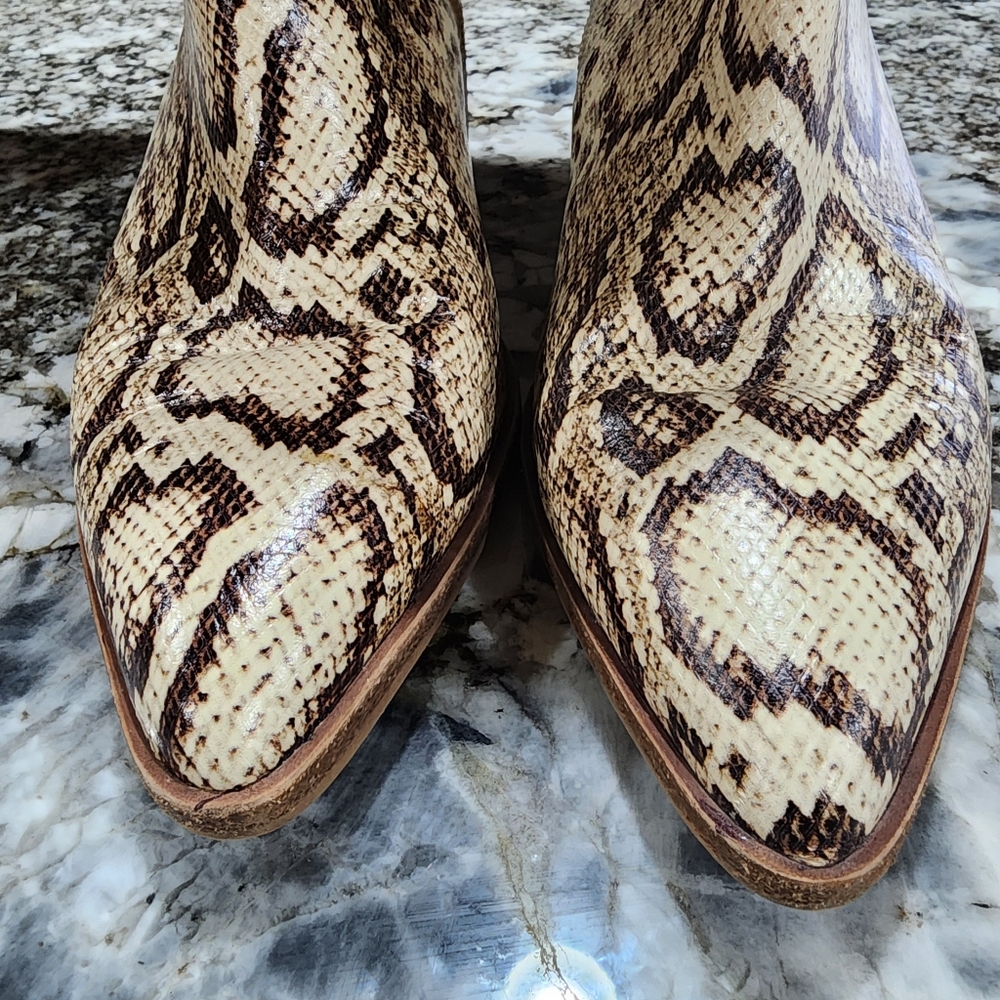 Vince Camuto Beaanna Faux Snakeskin Tall Boot 7M Chunk Heel - Picture 8 of 13